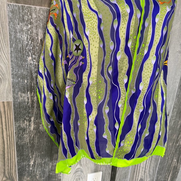 Kenojuak Ashevak ‘The Enchanted Birds’ Silk Scarf - Picture 4 of 15